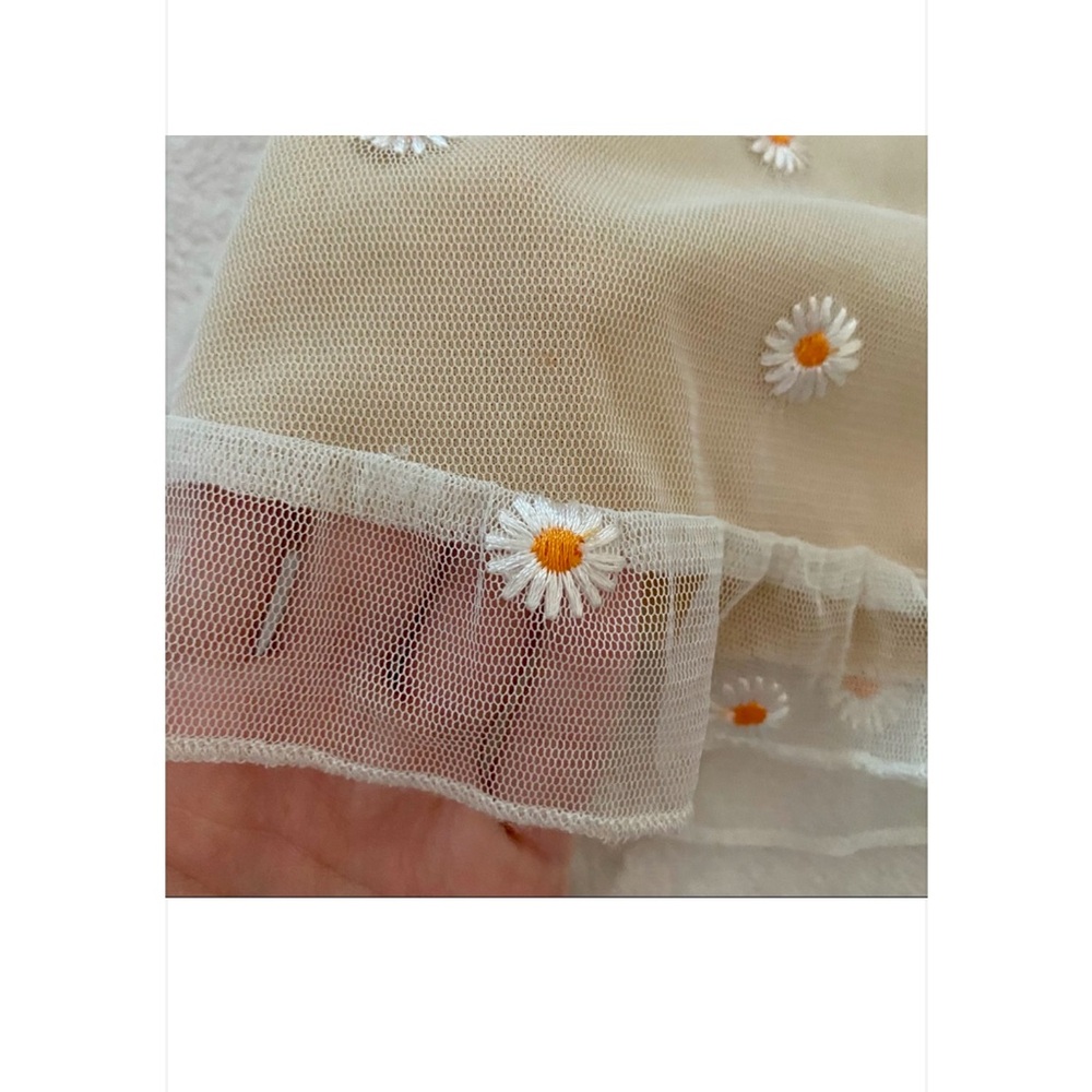 Daisy Embroidered Mesh Ruffle Shorts 🌼 - Picture 4 of 9